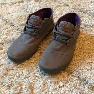 Men’s Tom’s Canvas Sneaker!